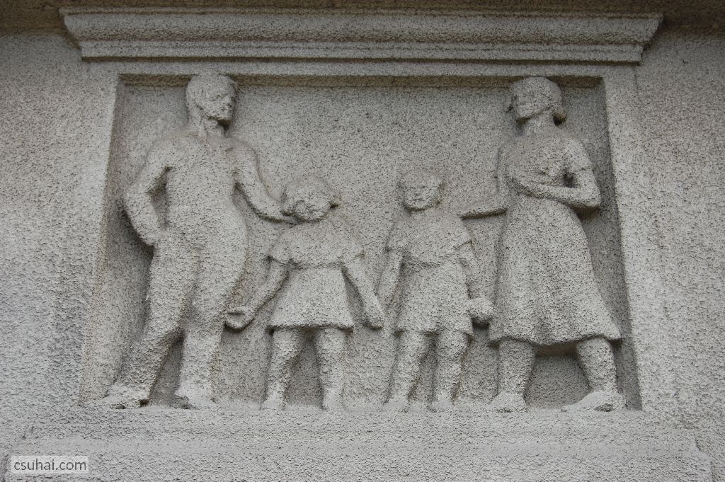 Elönt a múlt, ledönt a&nbsp;jövő