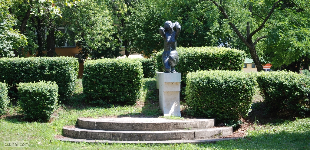 Féltérden, guggolva